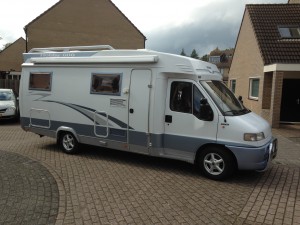 Hobby 600 (lengte en inbouw 650)camper met mogelijkheid tot 4 slaapplaatsen. Mooie luxe Hobby camper